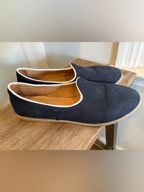 Charix Women’s size 41 navy white trim Leather Slip On Flats Shoes